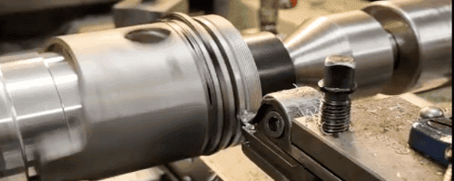 svarvning av en kolv