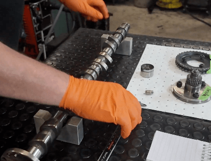 Kamaxelslipning och lyftare till Mercedes M104 performance-motor